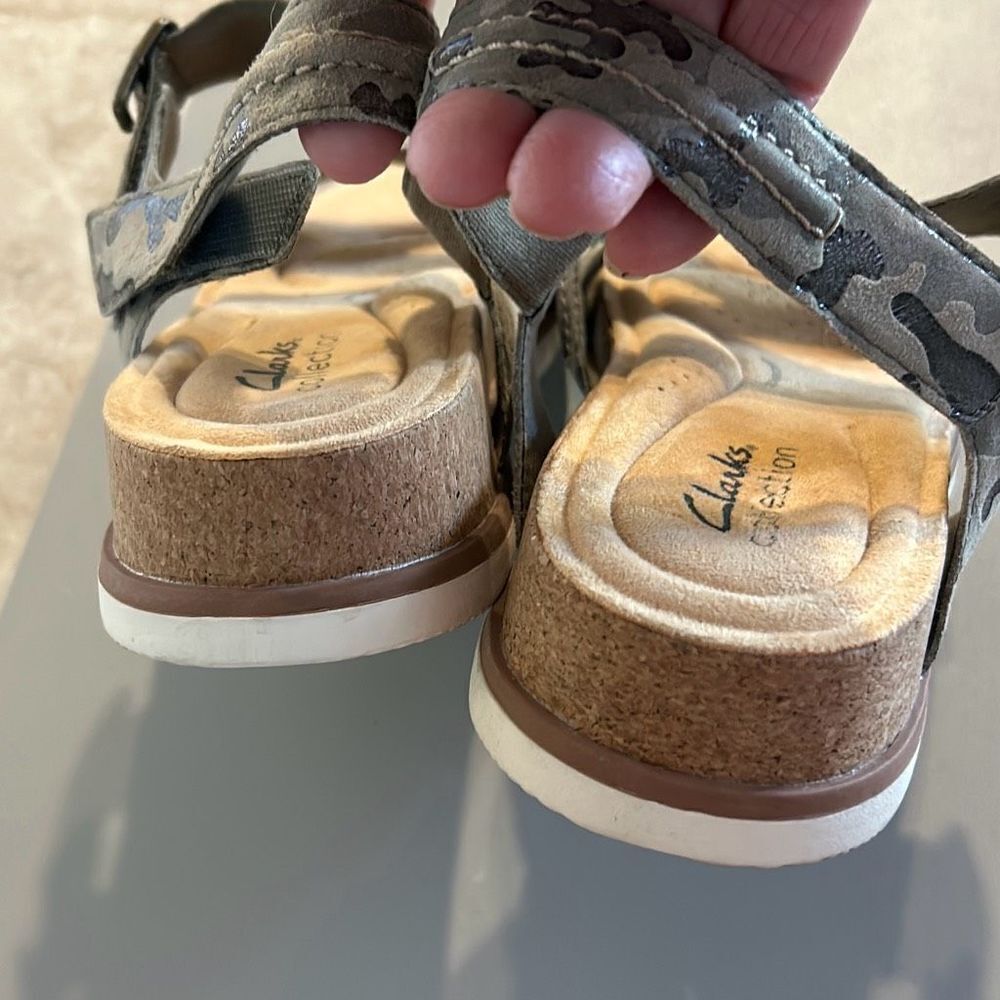 CLARKS Camouflage Sandals - Picture 4 of 8